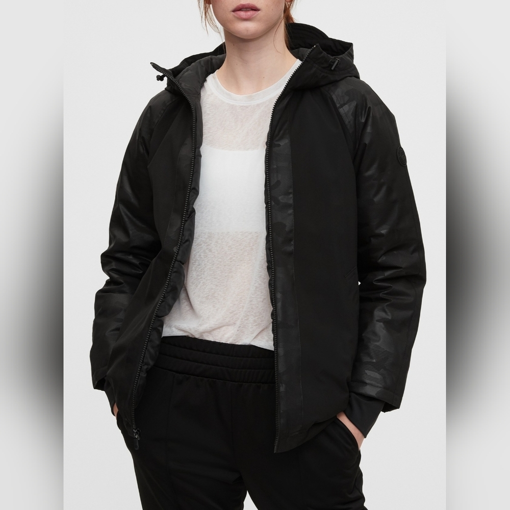 GapFit Puffer Jacket - Picture 1 of 12